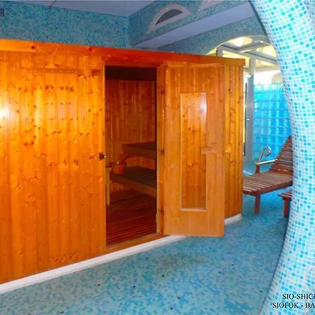 Aqua Aranypart Apartman 시오포크